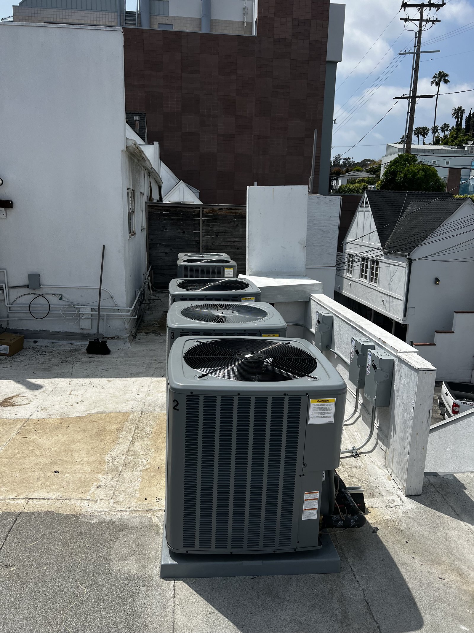 Multi-unit condenser installation